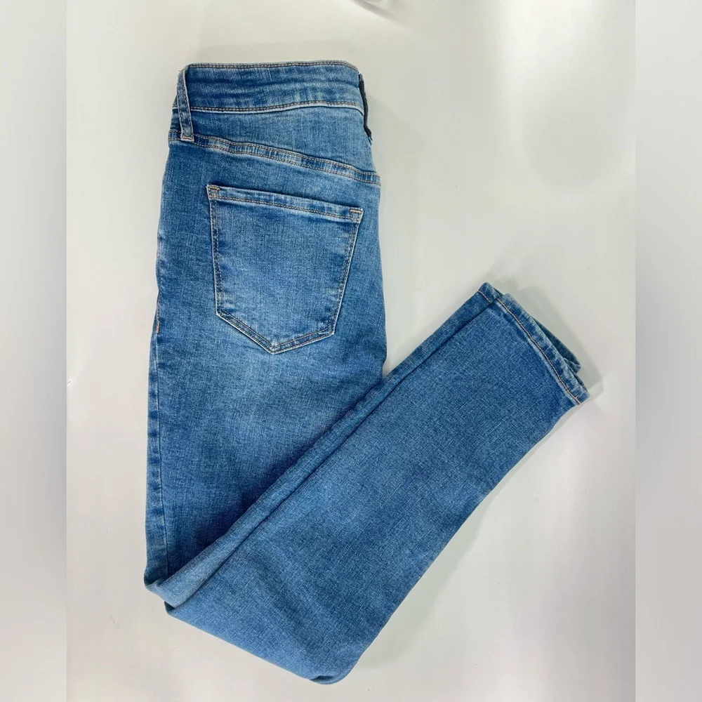 Old Navy Mid Wash High Waisted Rockstar Super Skinny Jeans Size 10 Ten - Picture 5 of 9